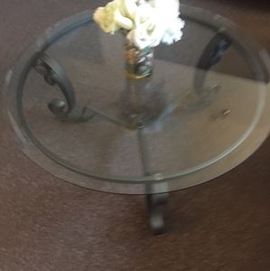 Beautifu glass cocktail table and 2 glass endtable